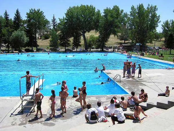 Kids swimming in free swimming pool in Buffalo Wyoming