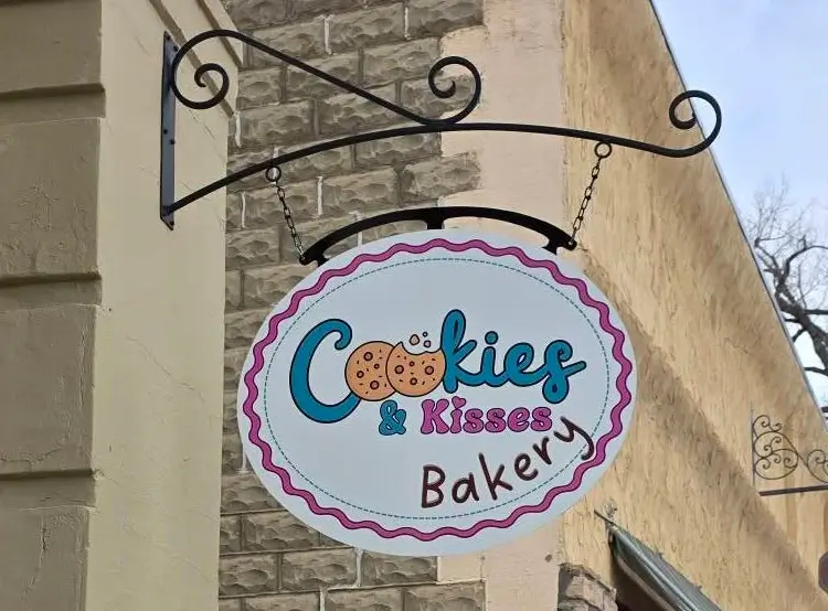 Cookies & Kisses Bakery